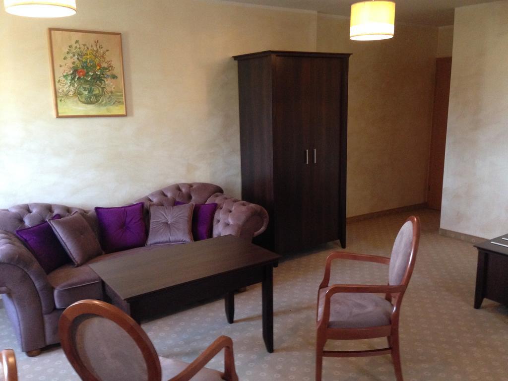 Hotel&Restauracja Zlote Runo Góra Kalwaria Dış mekan fotoğraf